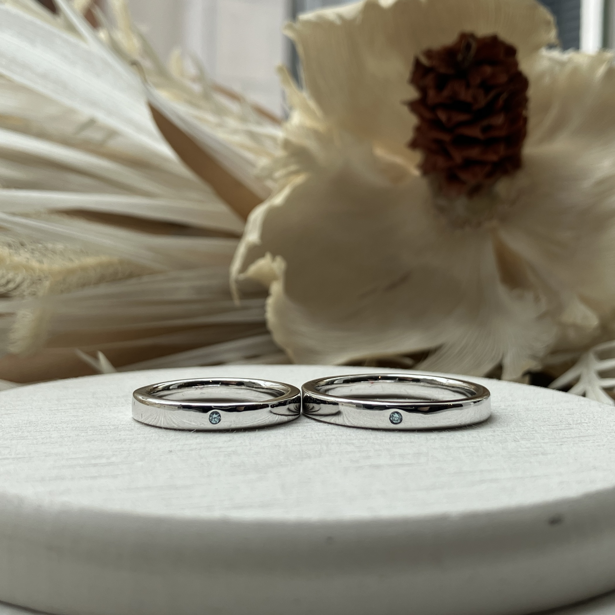 シルバー925 平打ち（内甲丸） 鏡面 ３mm 2月 アメシスト 9月 サファイア アイスブルーダイヤモンド レーザー刻印