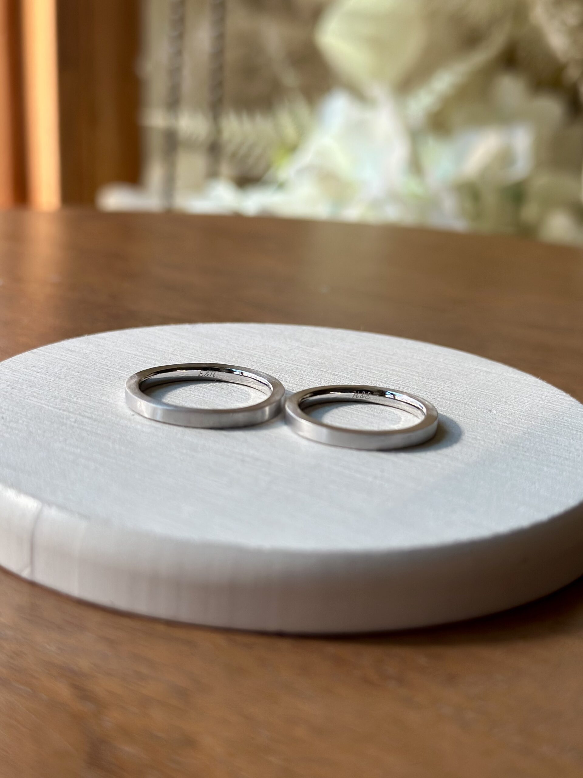 シルバー925 平打ち（内甲丸） つや消し ２mm カラーレスダイヤモンド カラーリング（ロジウム） レーザー刻印