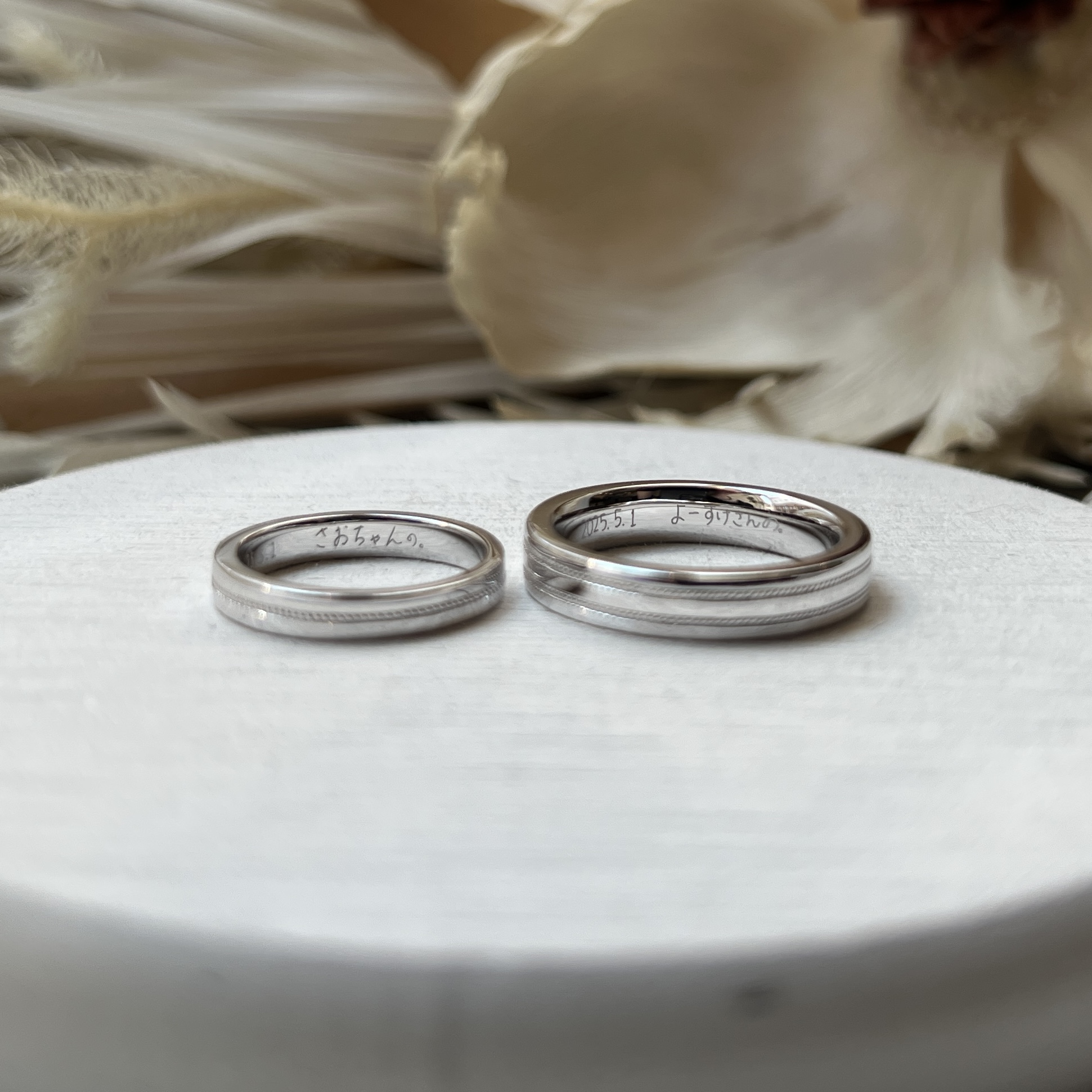 手作りペアリング（シルバー） シルバー925 平打ち（内甲丸） 鏡面 ３mm ４mm アイスブルーダイヤモンド カラーレスダイヤモンド カラーリング（ロジウム） ミル打ち 手書きレーザー刻印