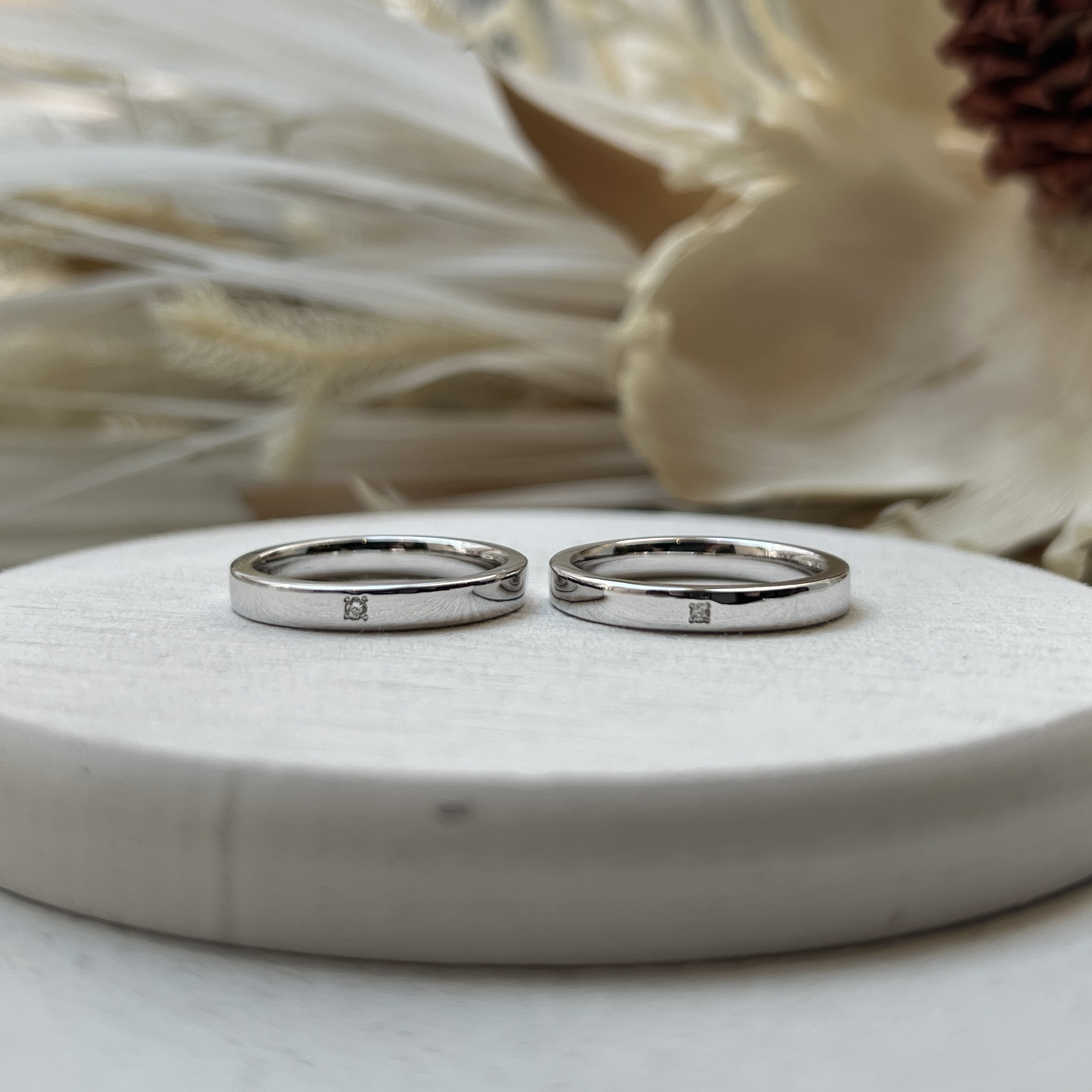 手作りペアリング（シルバー） シルバー925 平打ち（内甲丸） 鏡面 ３mm カラーレスダイヤモンド カラーリング（ロジウム） レーザー刻印