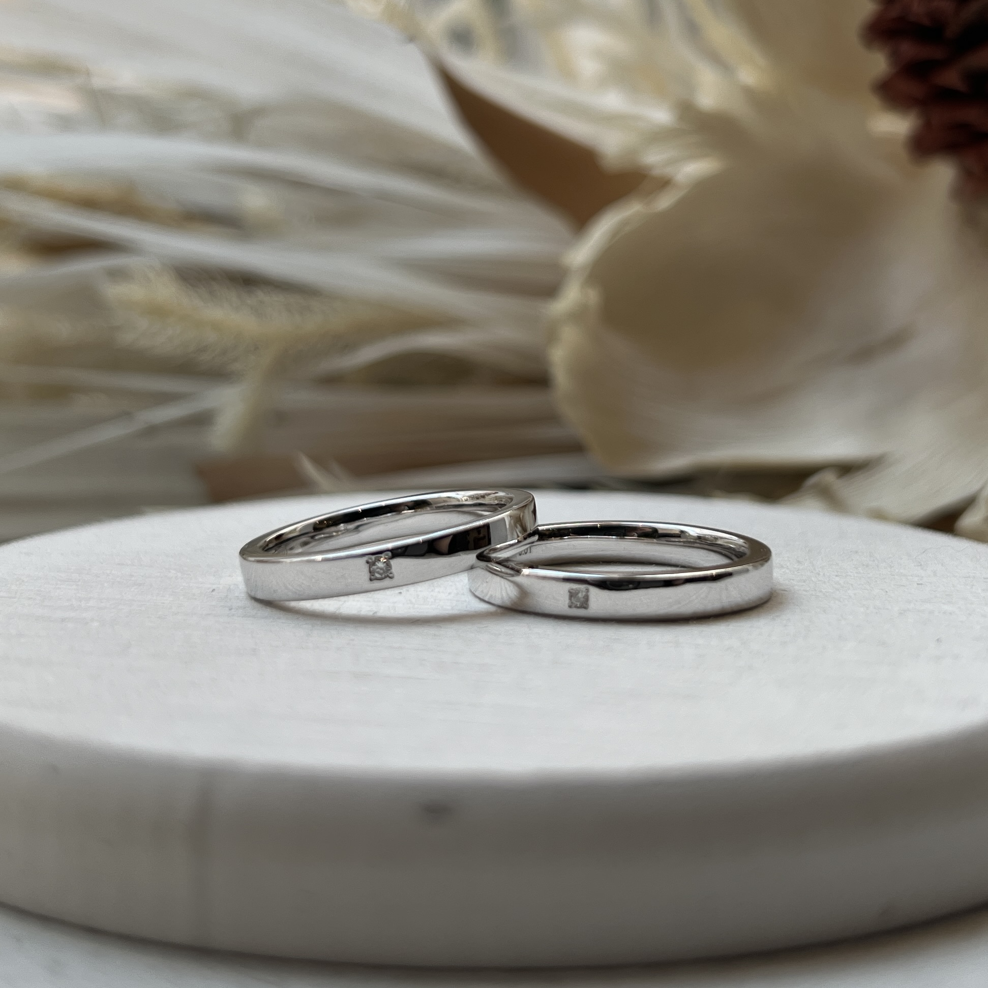 手作りペアリング（シルバー） シルバー925 平打ち（内甲丸） 鏡面 ３mm カラーレスダイヤモンド カラーリング（ロジウム） レーザー刻印