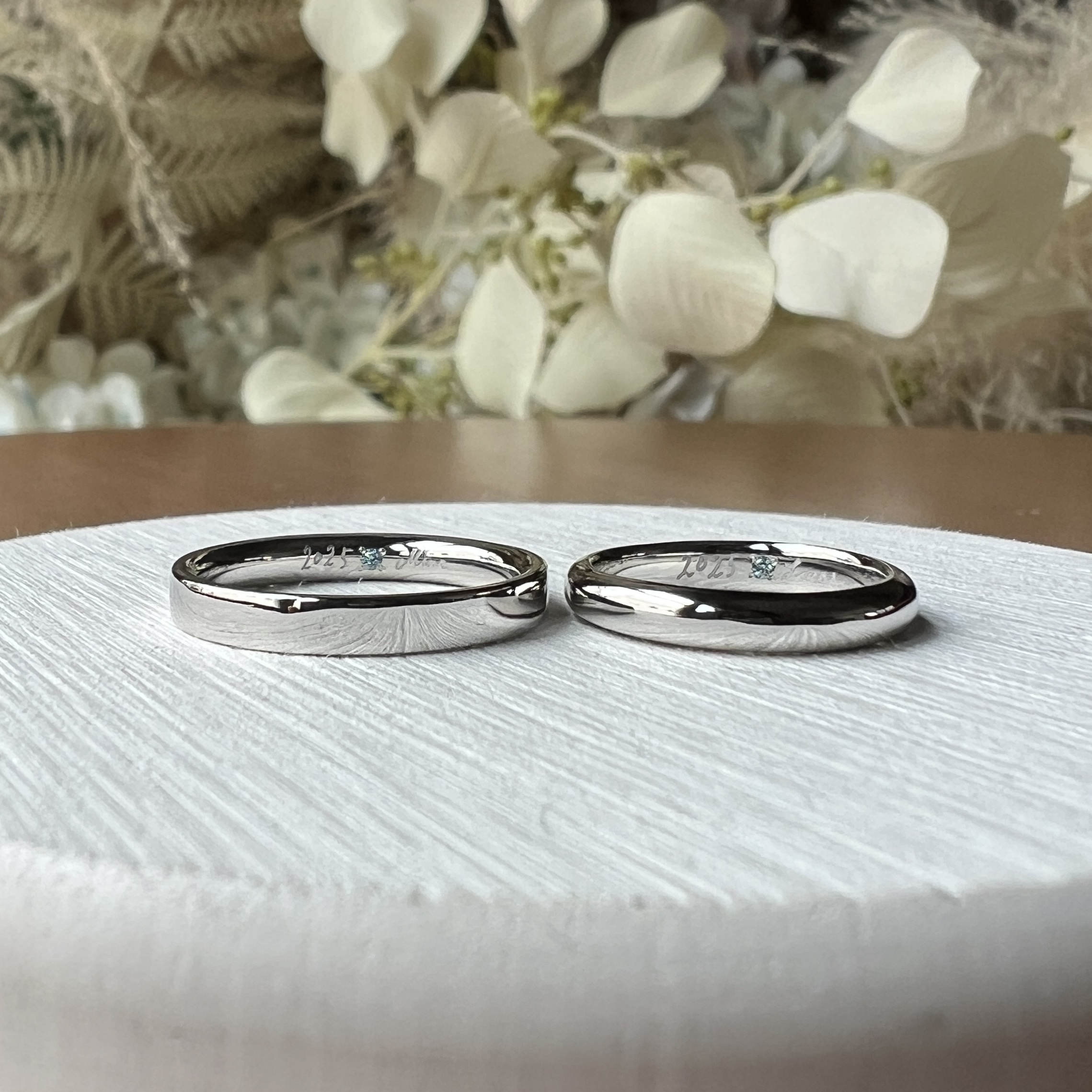 手作り結婚指輪 プラチナ（Pt950） 平打ち（内甲丸） 甲丸 鏡面 ３mm アイスブルーダイヤモンド 手書きレーザー刻印