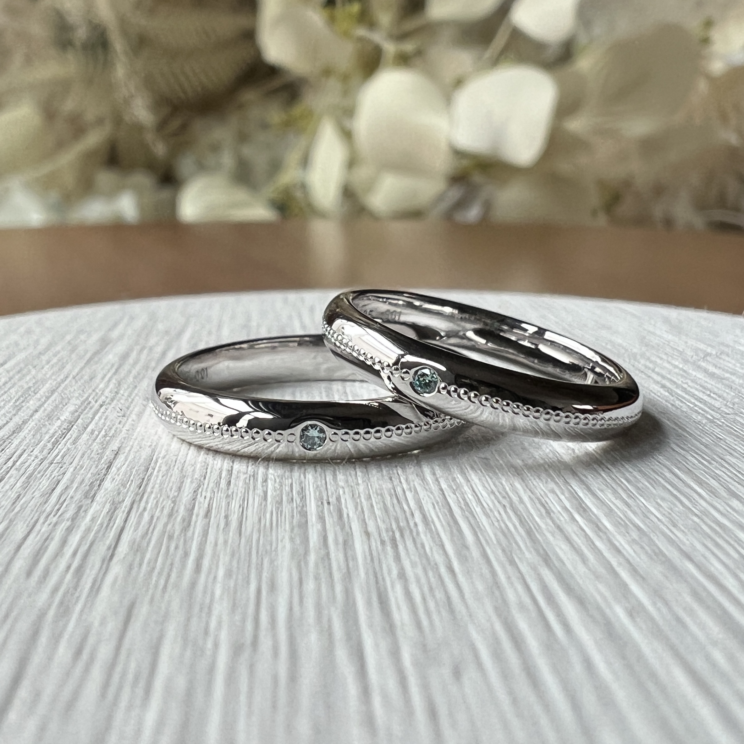 手作りペアリング（シルバー） シルバー925 甲丸 鏡面 ３mm 2月 アメシスト 5月 エメラルド アイスブルーダイヤモンド カラーリング（ロジウム） ミル打ち 手書きレーザー刻印