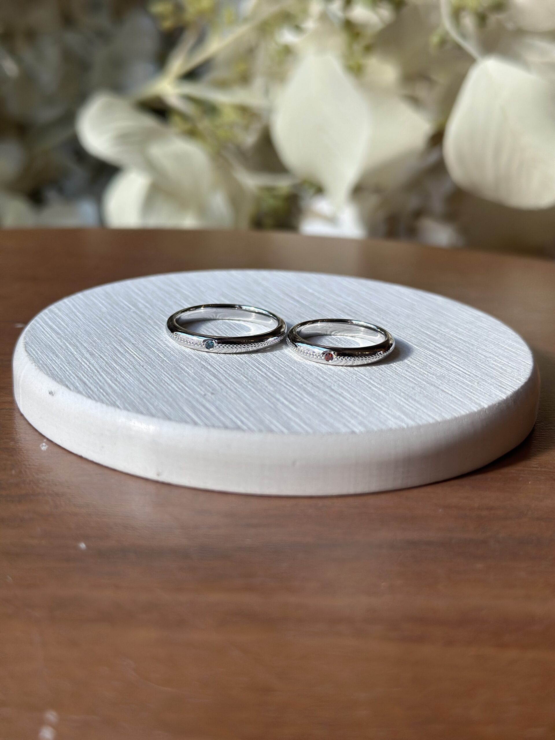 手作りペアリング（シルバー） シルバー925 ブルーダイヤモンド 甲丸 鏡面 ３mm ブルーダイヤモンド レッドダイヤモンド ミル打ち