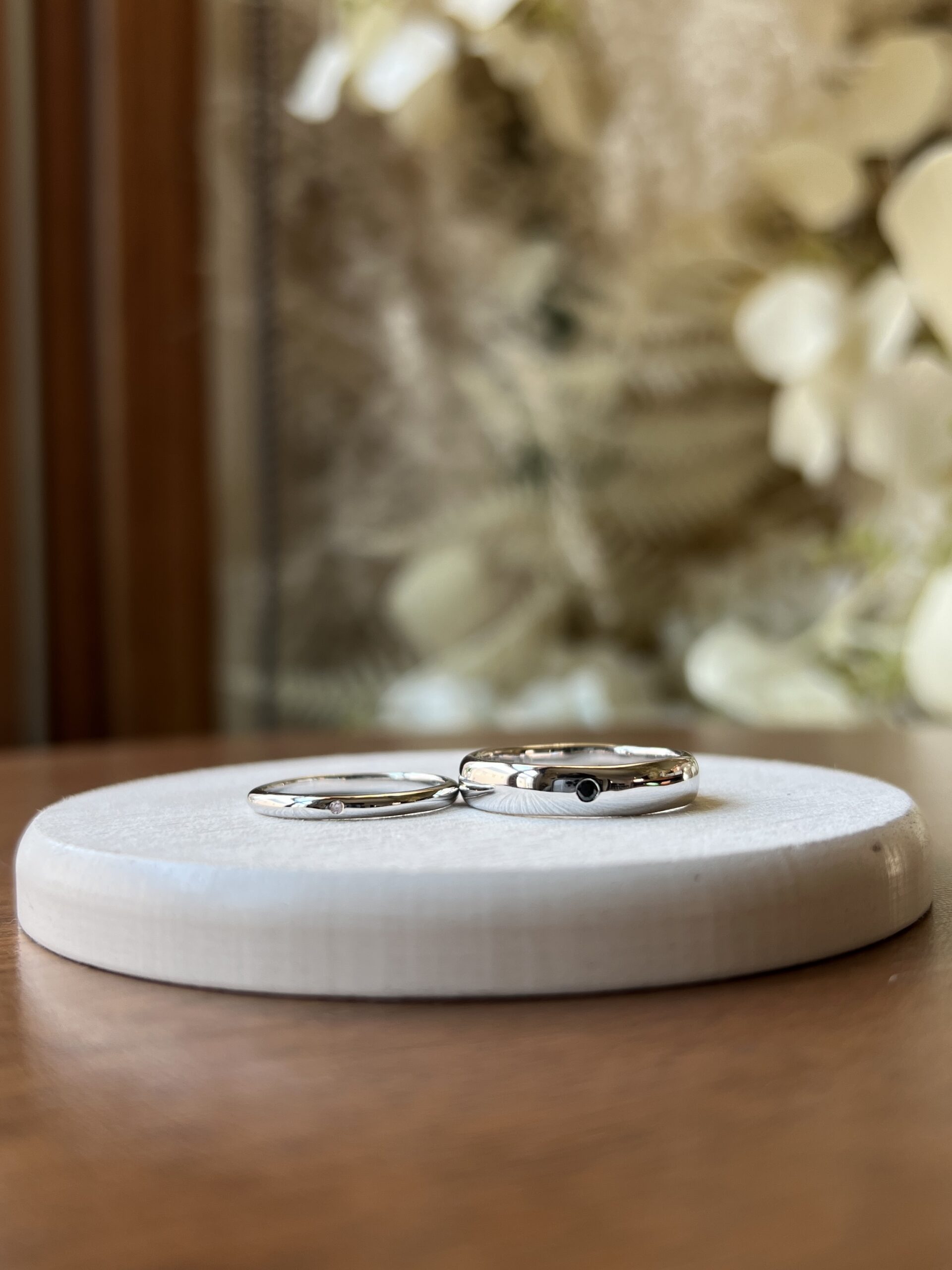 手作りペアリング（シルバー） シルバー925 甲丸 鏡面 ２mm ６mm ピンクダイヤモンド ブラックダイヤモンド30% カラーリング（ロジウム）