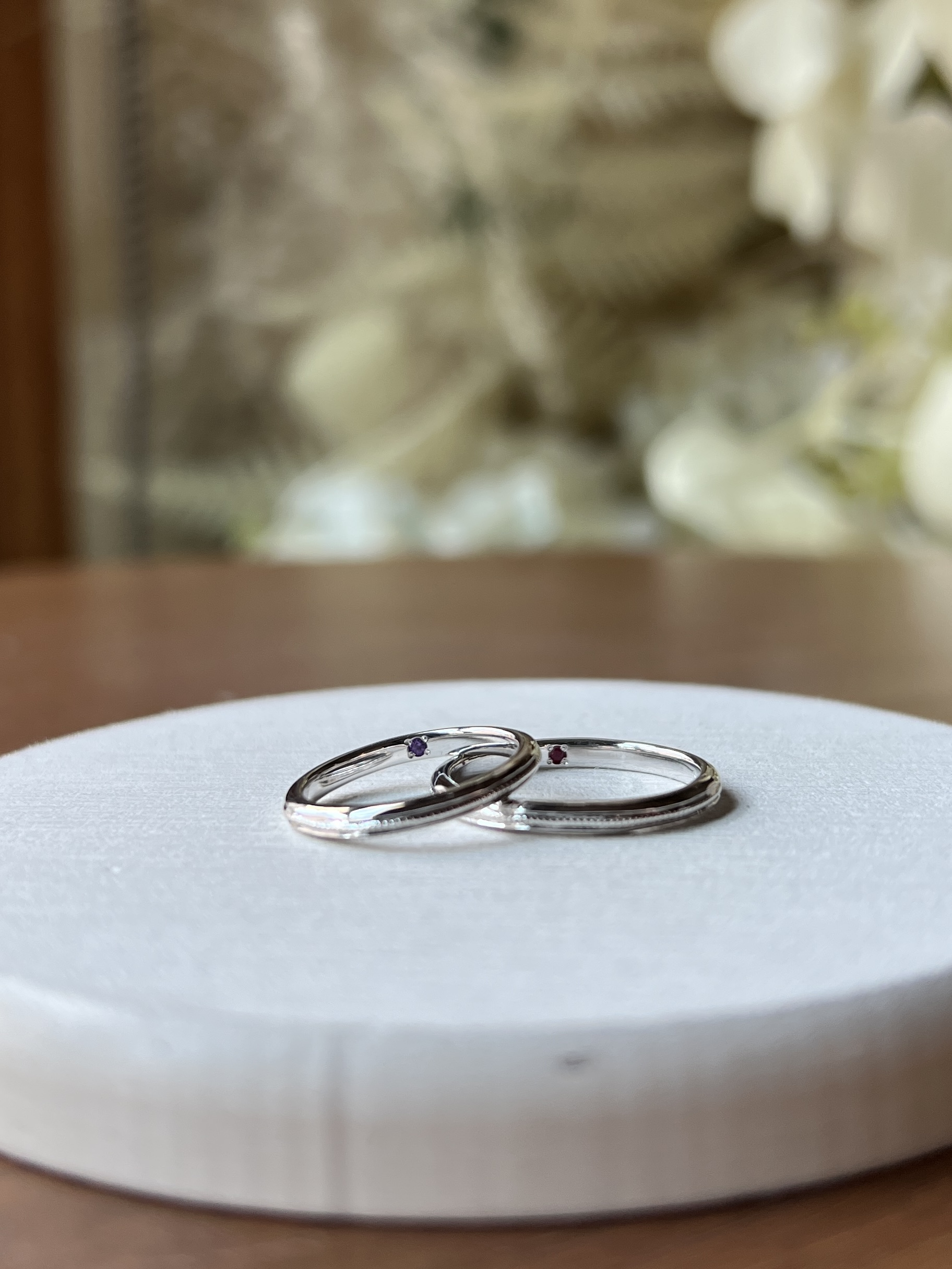 手作りペアリング（シルバー） シルバー925 甲丸 鏡面 ２mm 2月 アメシスト 7月 ルビー カラーレスダイヤモンド カラーリング（ロジウム） ミル打ち