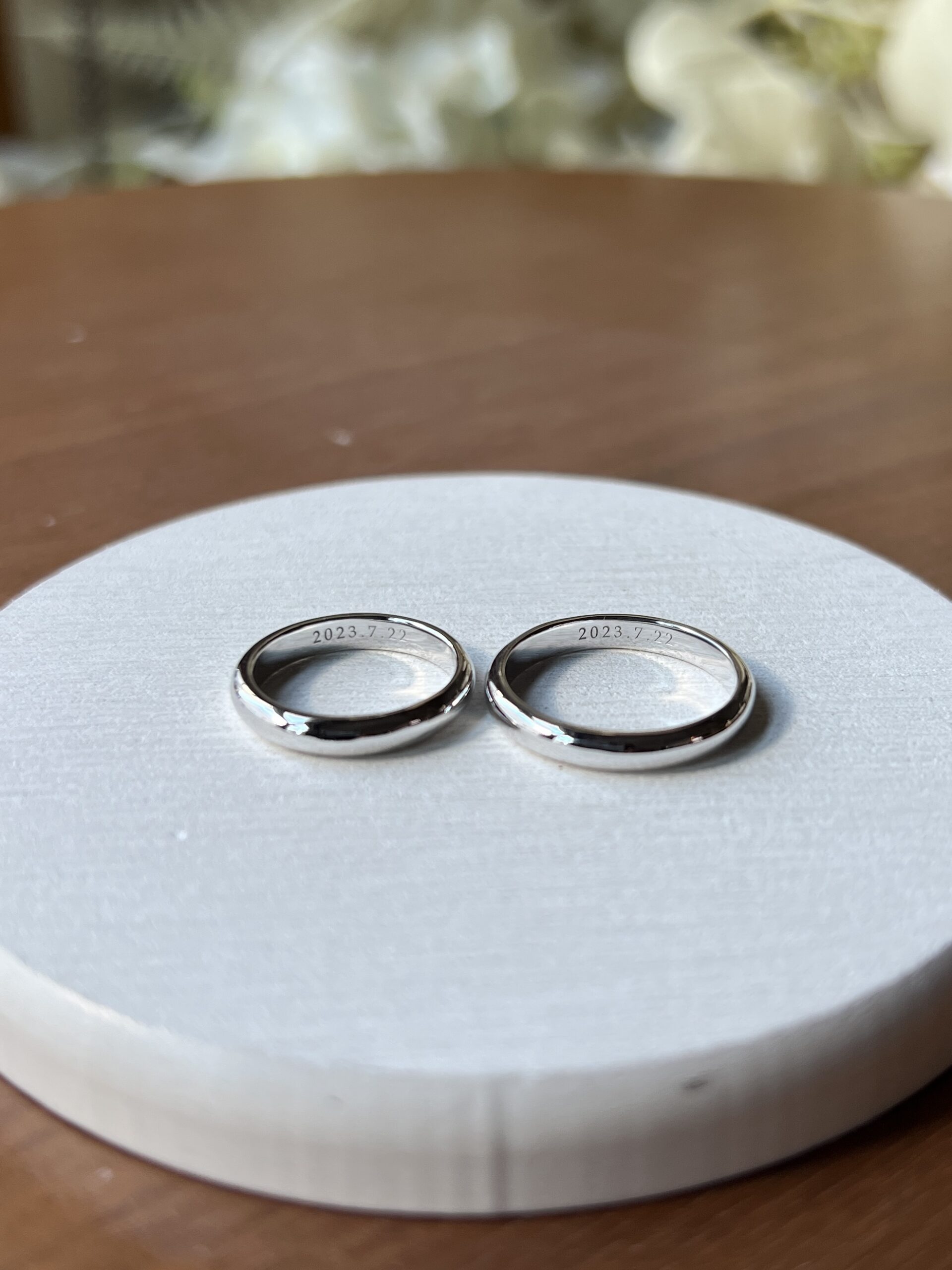 手作りペアリング（シルバー） シルバー925 甲丸 鏡面 ３mm 11月 ブルートパーズ カラーリング（ロジウム） レーザー刻印