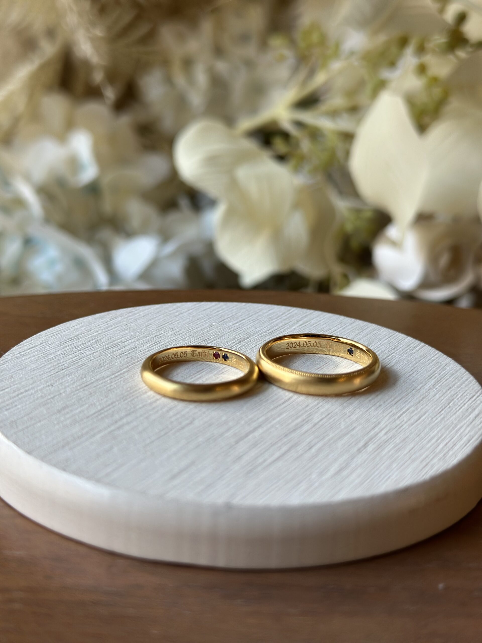 手作りペアリング（シルバー） シルバー925 甲丸 つや消し ３mm ４mm 7月 ルビー 9月 サファイア カラーリング（イエローゴールド） ミル打ち レーザー刻印