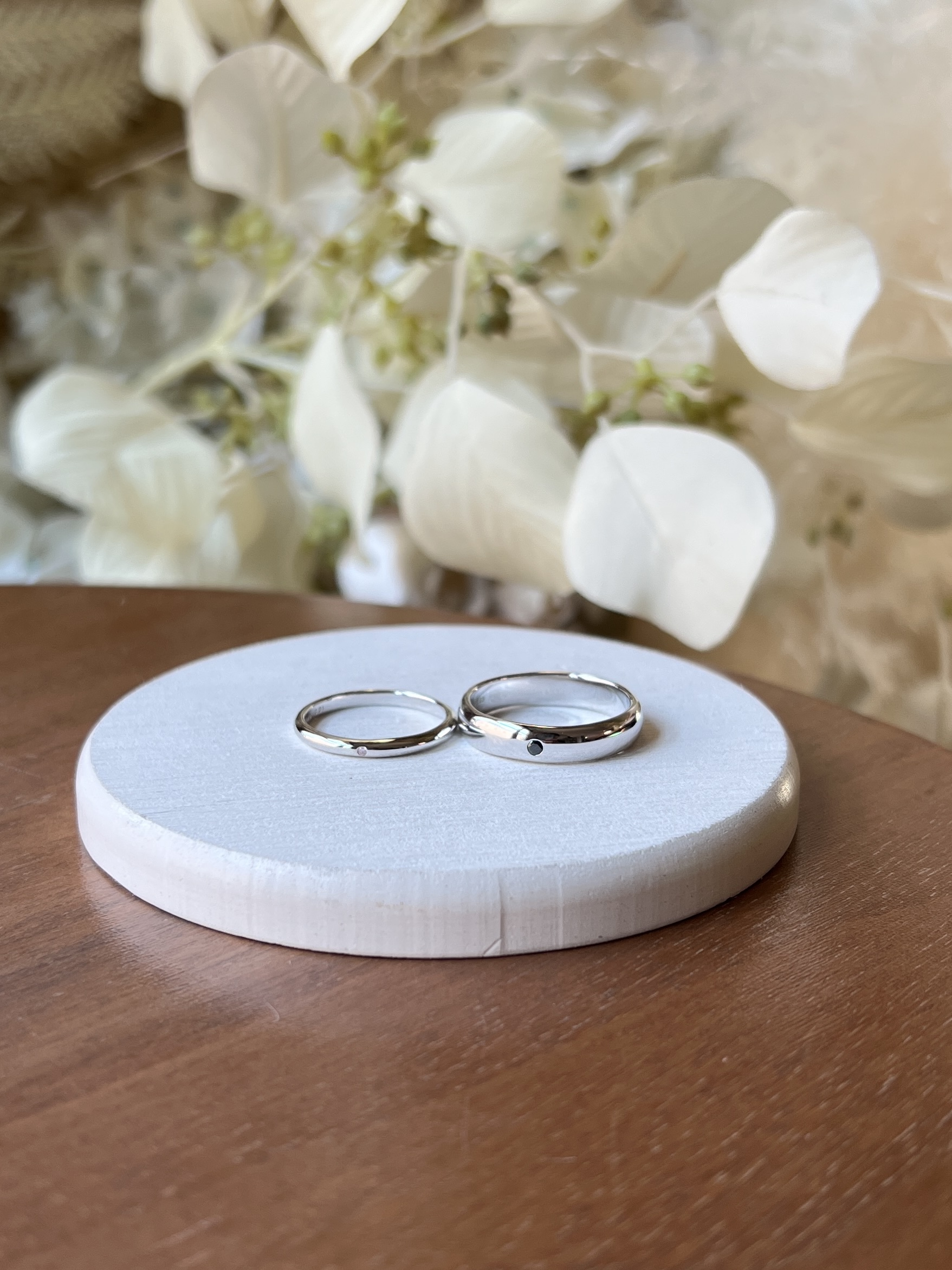 手作りペアリング（シルバー） シルバー925 甲丸 鏡面 ２mm ６mm ピンクダイヤモンド ブラックダイヤモンド30% カラーリング（ロジウム）