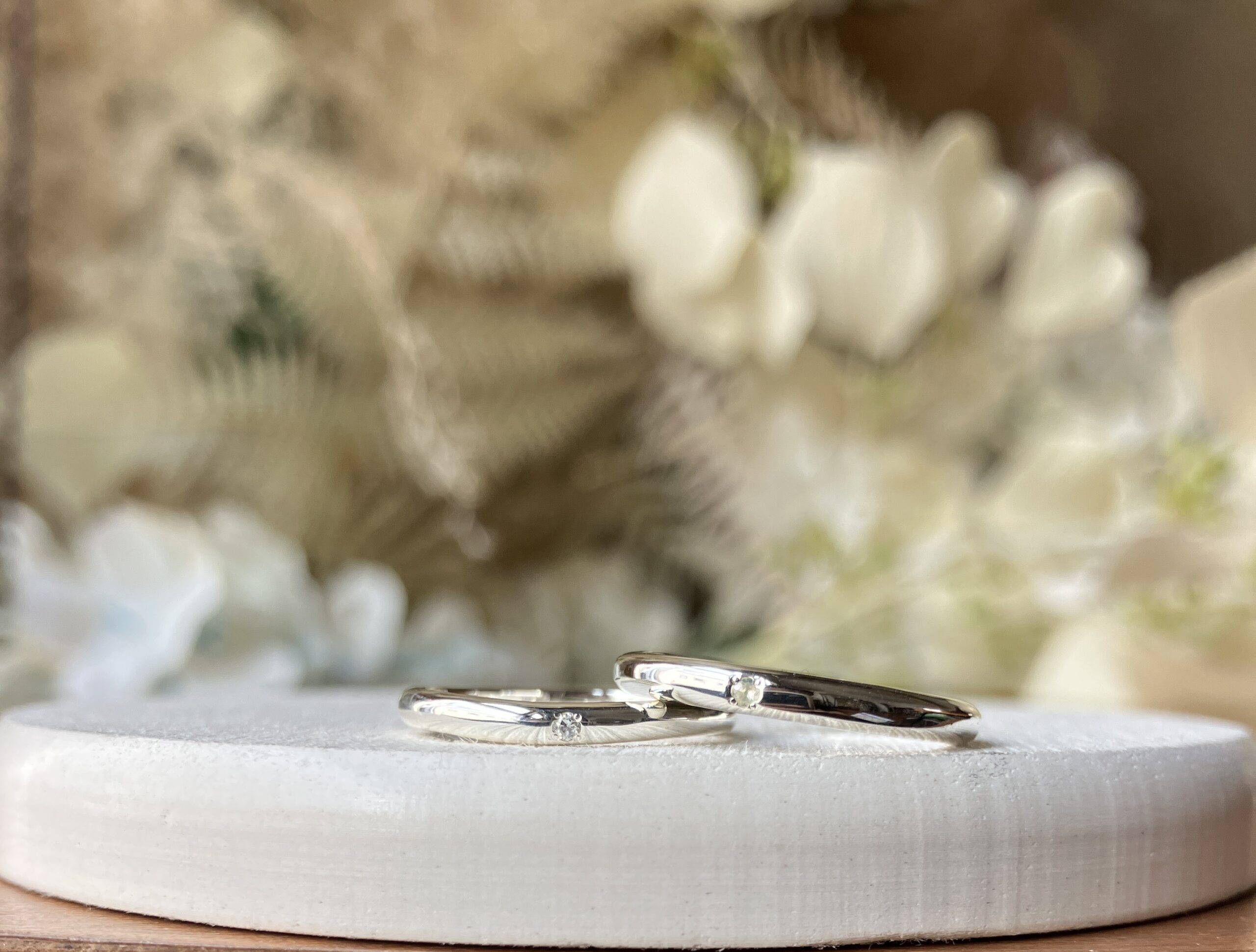 手作りペアリング（シルバー） 甲丸 鏡面 ２mm カラーダイヤモンド 6月 ムーンストーン