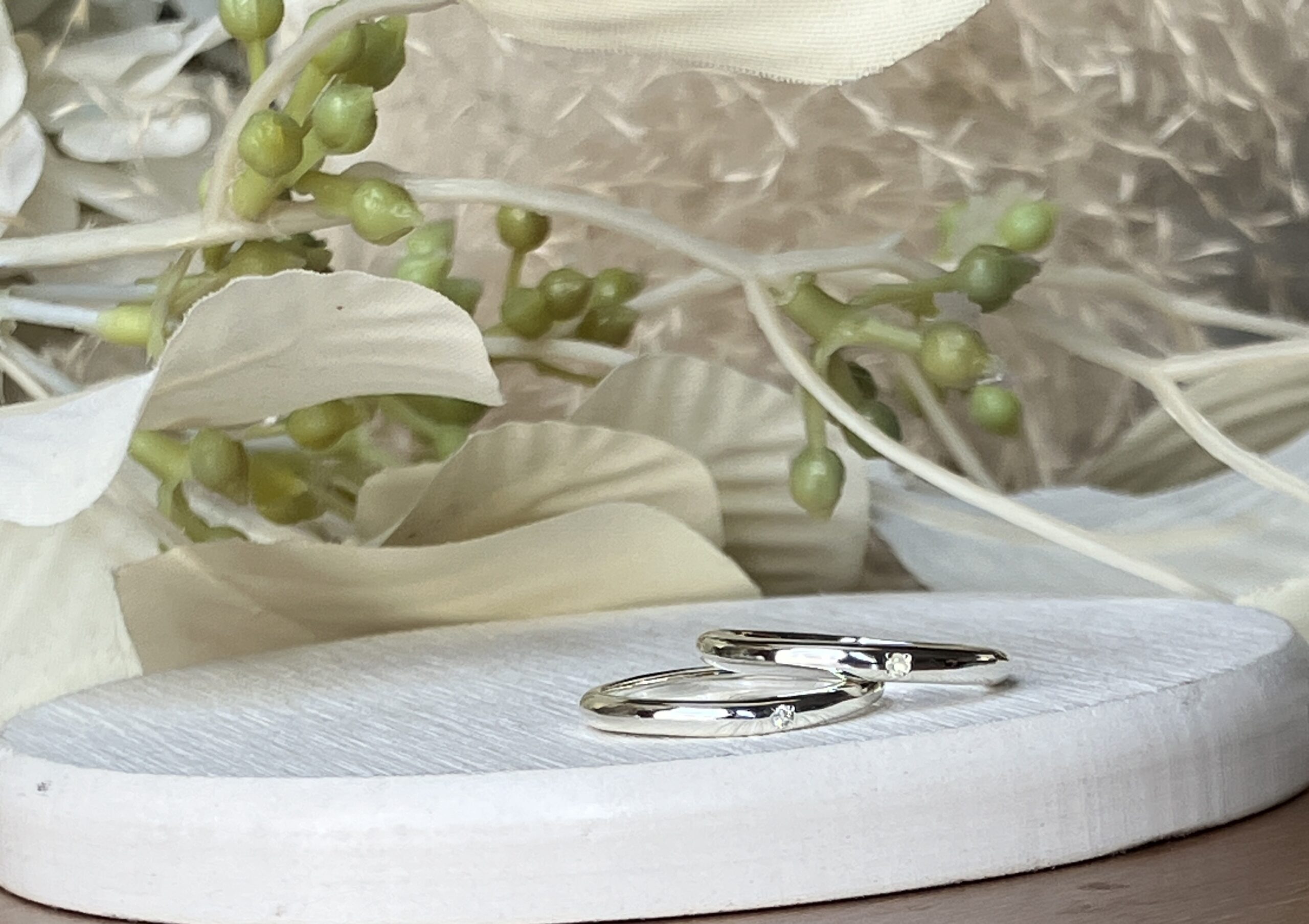 手作りペアリング（シルバー） 甲丸 鏡面 ２mm カラーダイヤモンド 6月 ムーンストーン