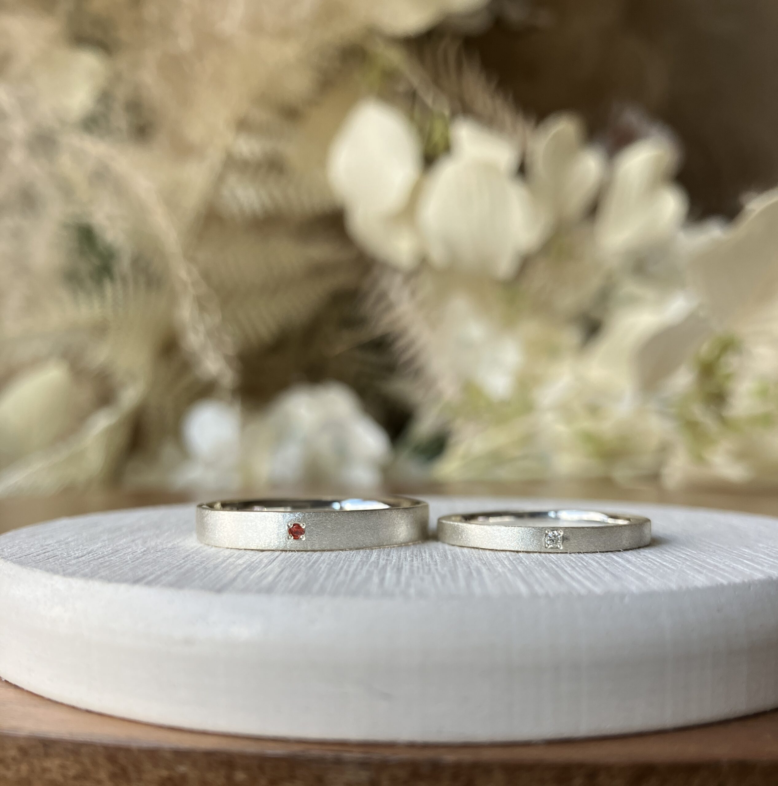 手作りペアリング（シルバー） 平打ち（内甲丸） スターダスト ２mm ３mm 9月 サファイア カラーダイヤモンド