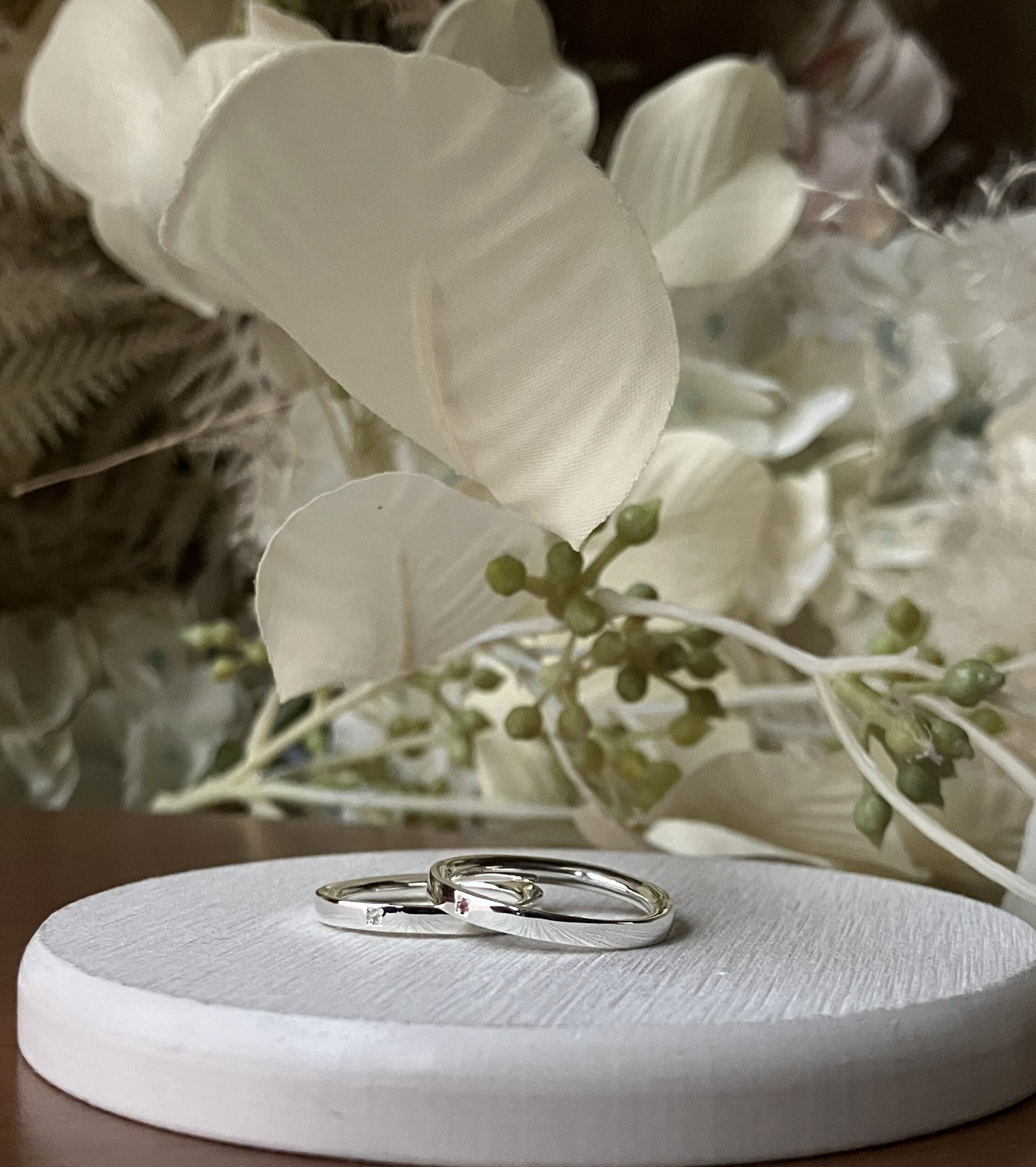 手作りペアリング（シルバー） 平打ち（内甲丸） 鏡面 ２mm 10月 トルマリン 6月 ムーンストーン