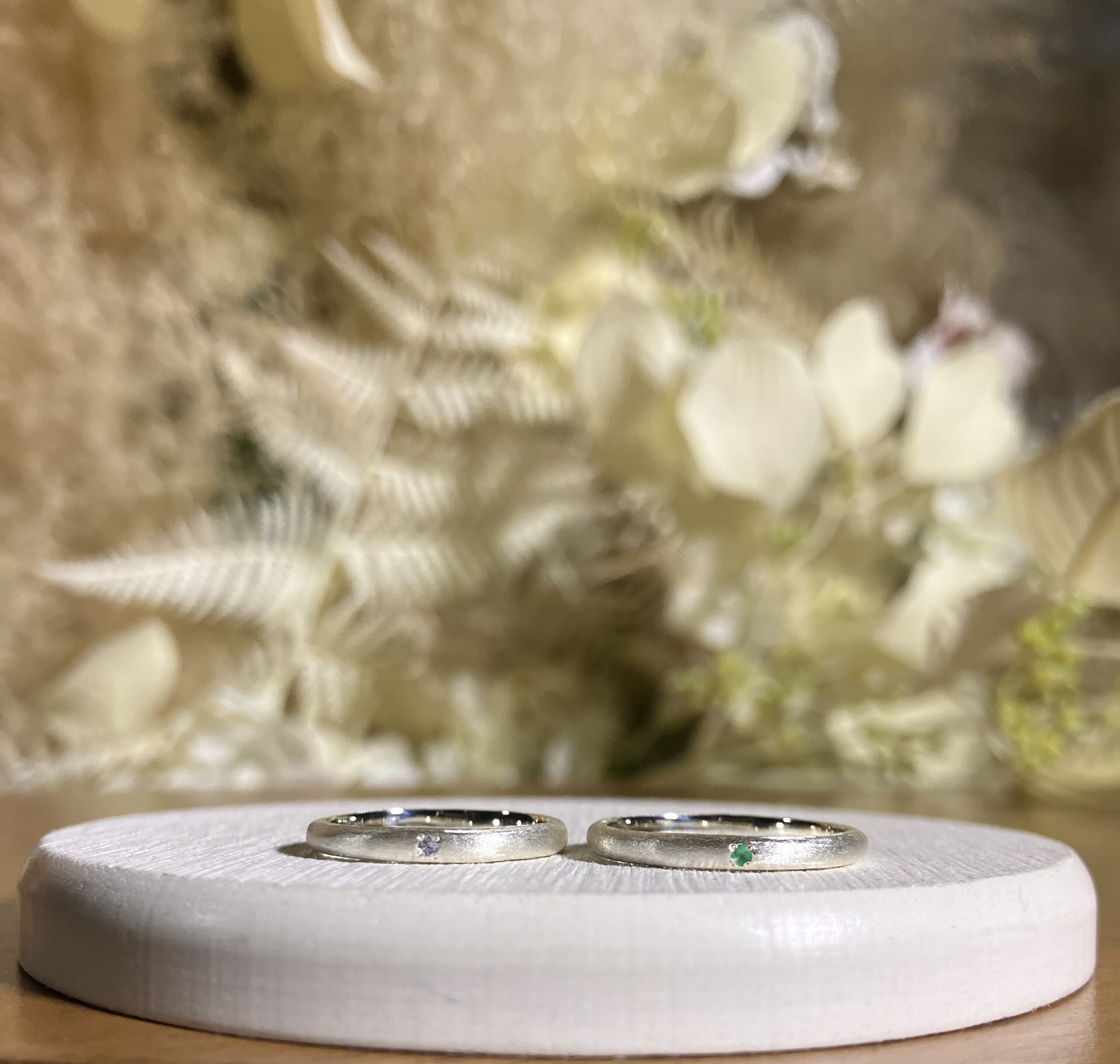 手作りペアリング（シルバー） 甲丸 スターダスト ２mm 12月 タンザナイト 5月 エメラルド