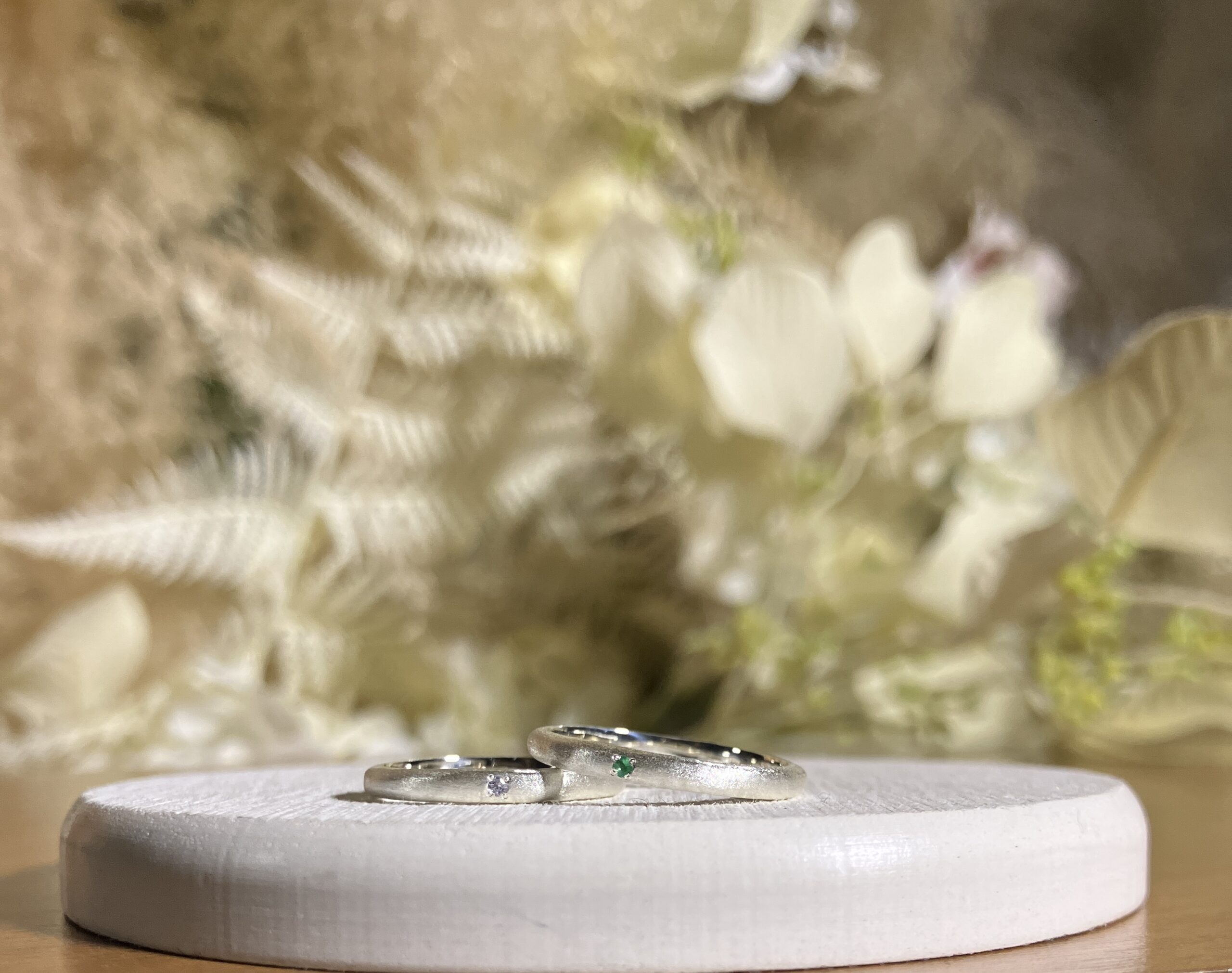 手作りペアリング（シルバー） 甲丸 スターダスト ２mm 12月 タンザナイト 5月 エメラルド