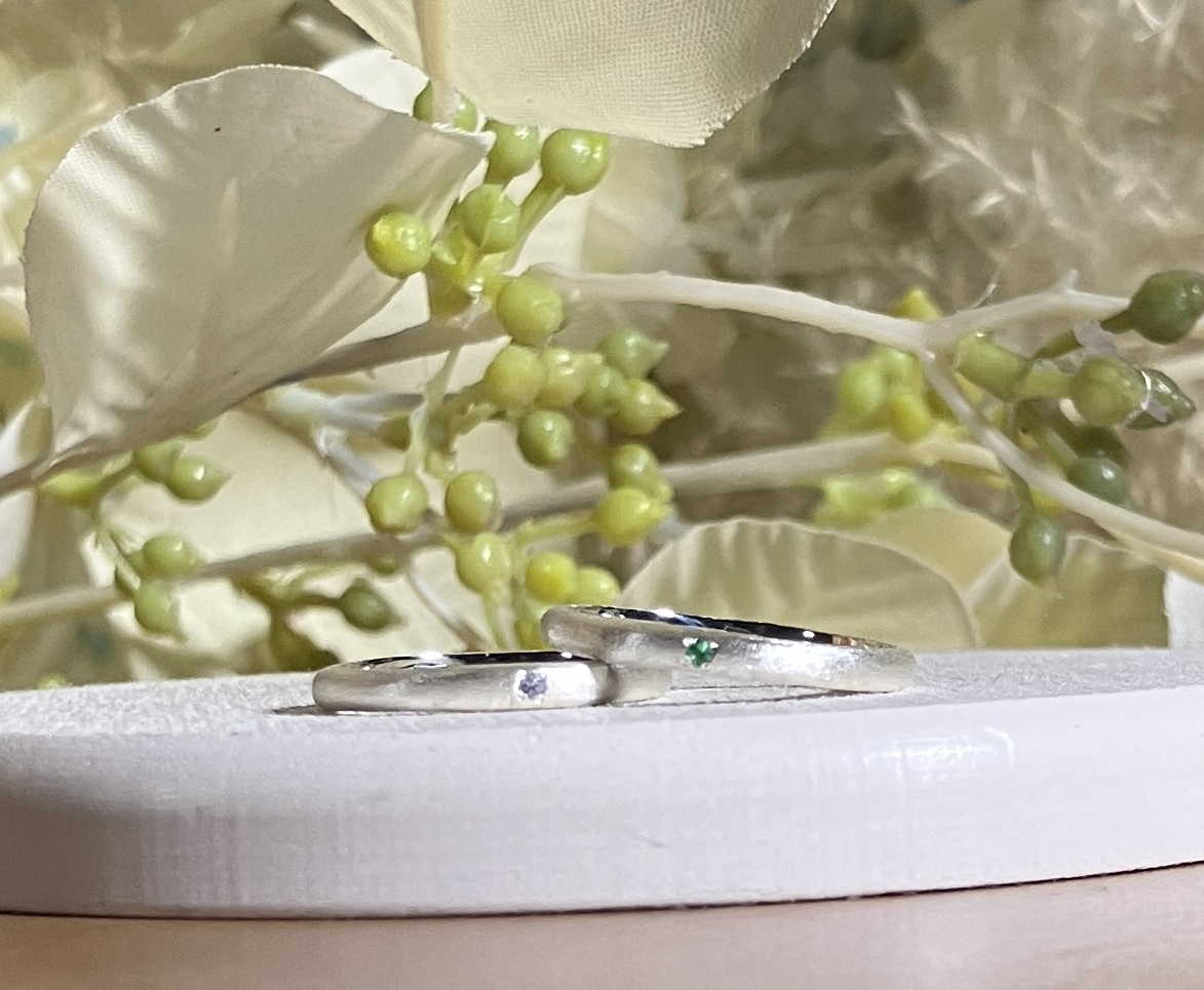 手作りペアリング（シルバー） 甲丸 スターダスト ２mm 12月 タンザナイト 5月 エメラルド