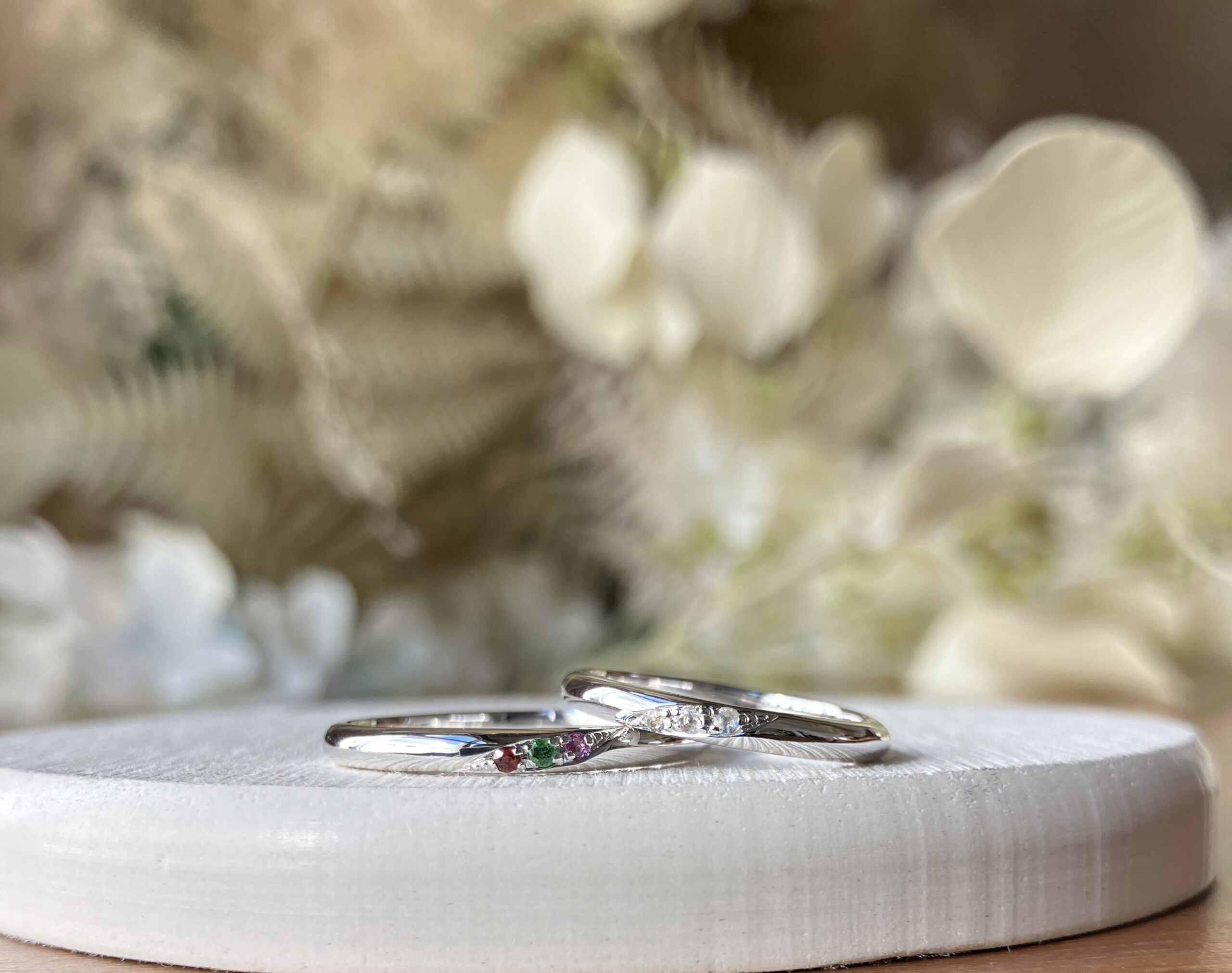 手作りペアリング（シルバー） 甲丸 鏡面 ２mm ロードライトガーネット グリーンガーネット 1月 ガーネット 6月 ムーンストーン H型彫り