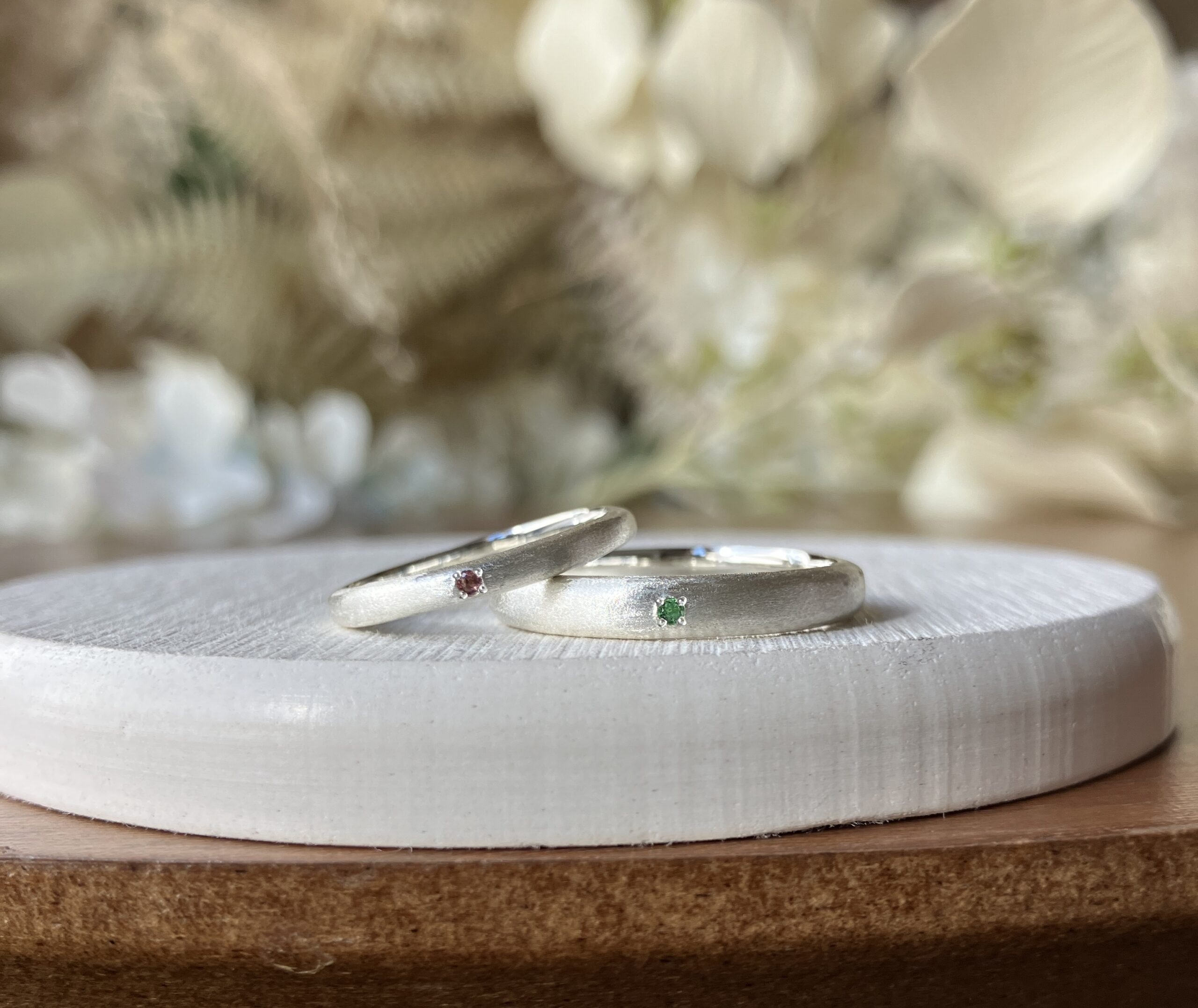 手作りペアリング（シルバー） 甲丸 鏡面 ２mm ４mm グリーンガーネット 10月 トルマリン