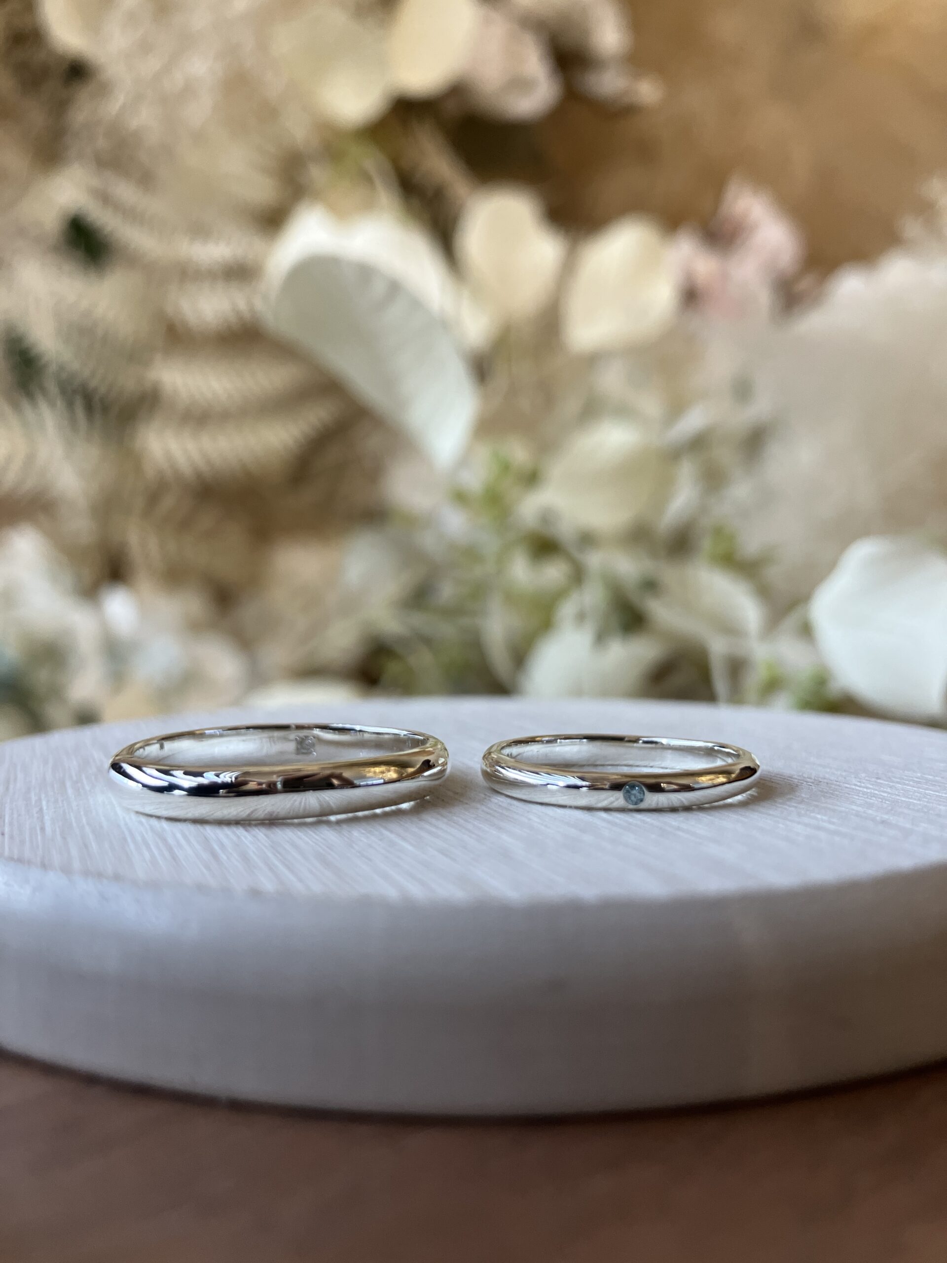 手作りペアリング（シルバー） 甲丸 鏡面 ２mm ３mm アイスブルーダイヤモンド カラーレスダイヤモンド