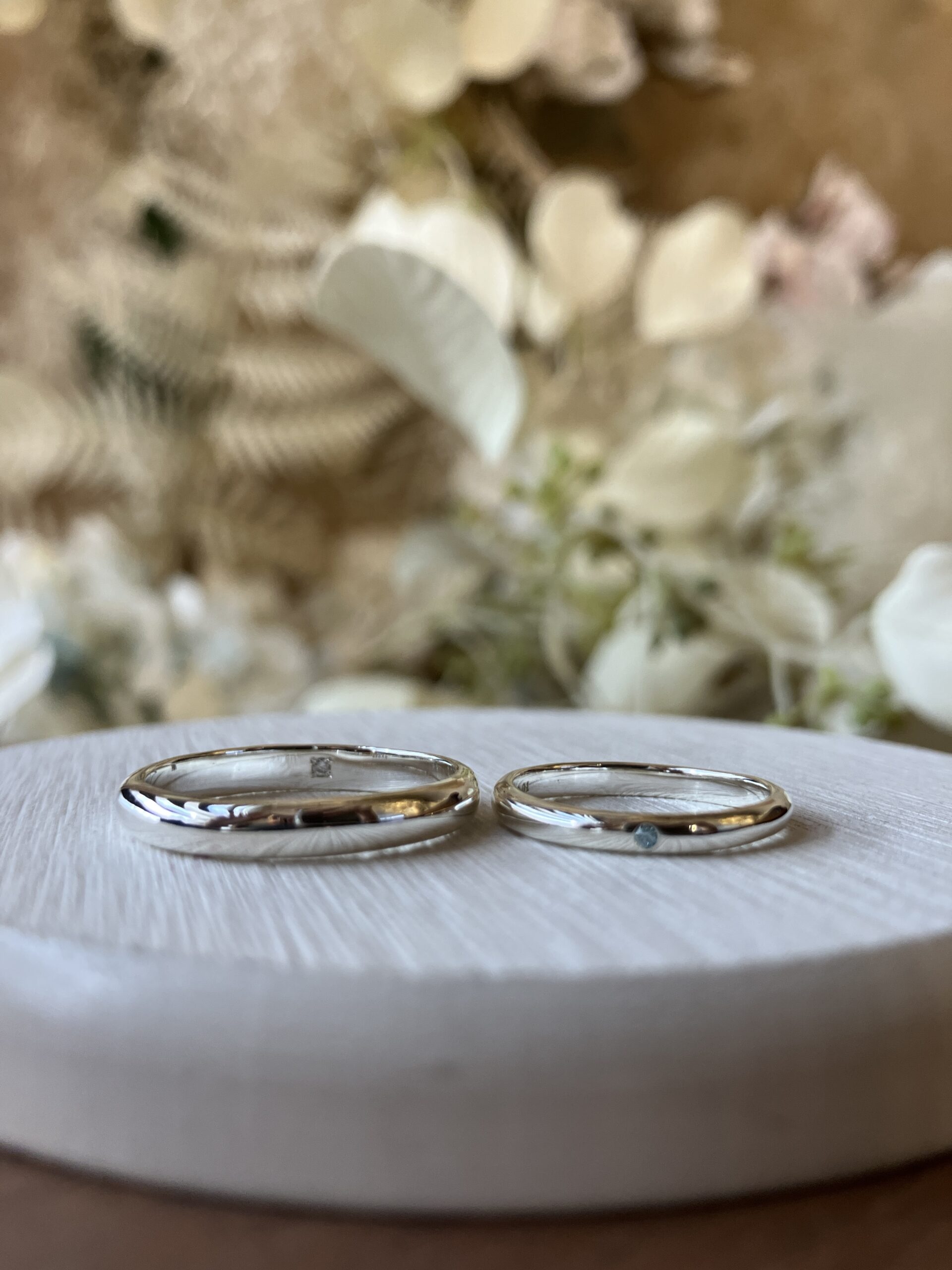 手作りペアリング（シルバー） 甲丸 鏡面 ２mm ３mm アイスブルーダイヤモンド カラーレスダイヤモンド