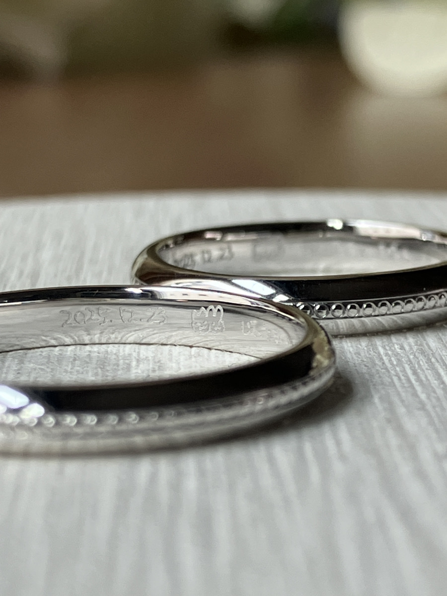手作りペアリング（シルバー） 甲丸 鏡面 ３mm 12月 タンザナイト ミル打ち 手書きレーザー刻印