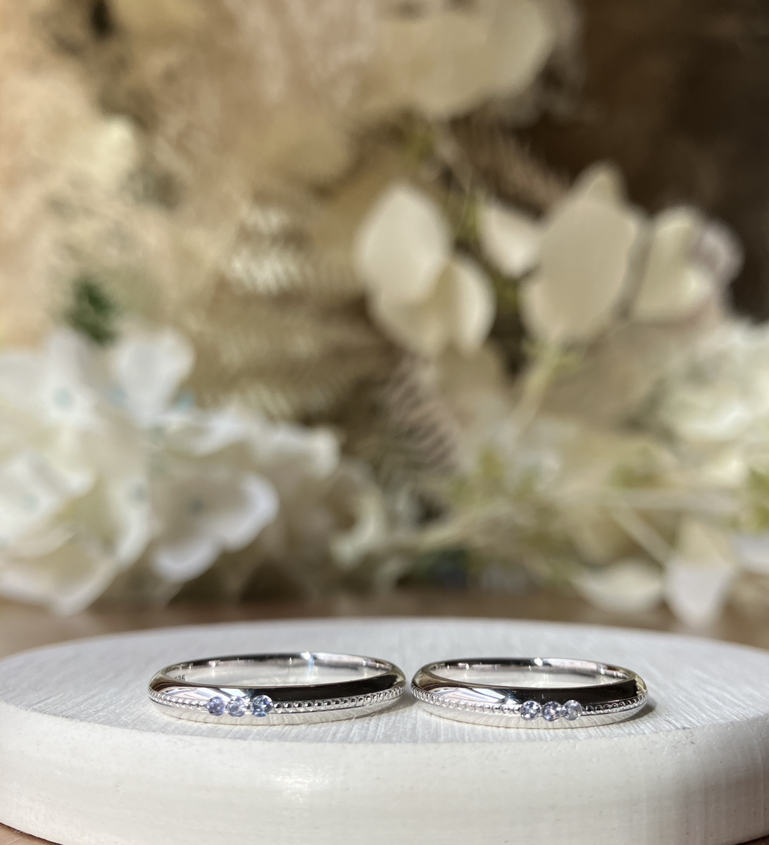 手作りペアリング（シルバー） 甲丸 鏡面 ３mm 12月 タンザナイト ミル打ち 手書きレーザー刻印