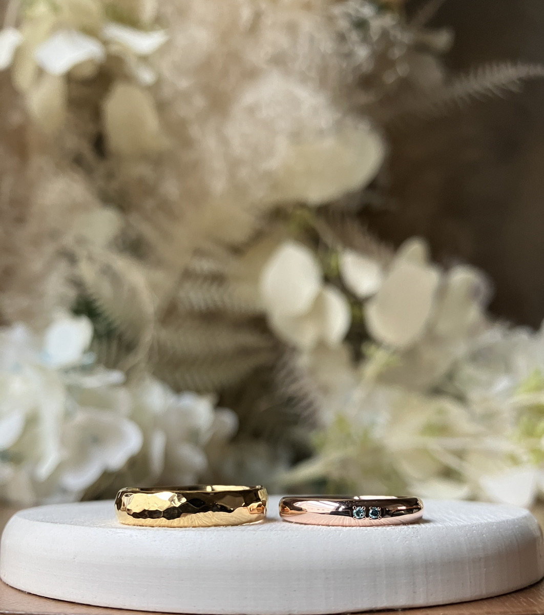 手作りペアリング（シルバー） 甲丸 鏡面 ３mm ４mm アイスブルーダイヤモンド