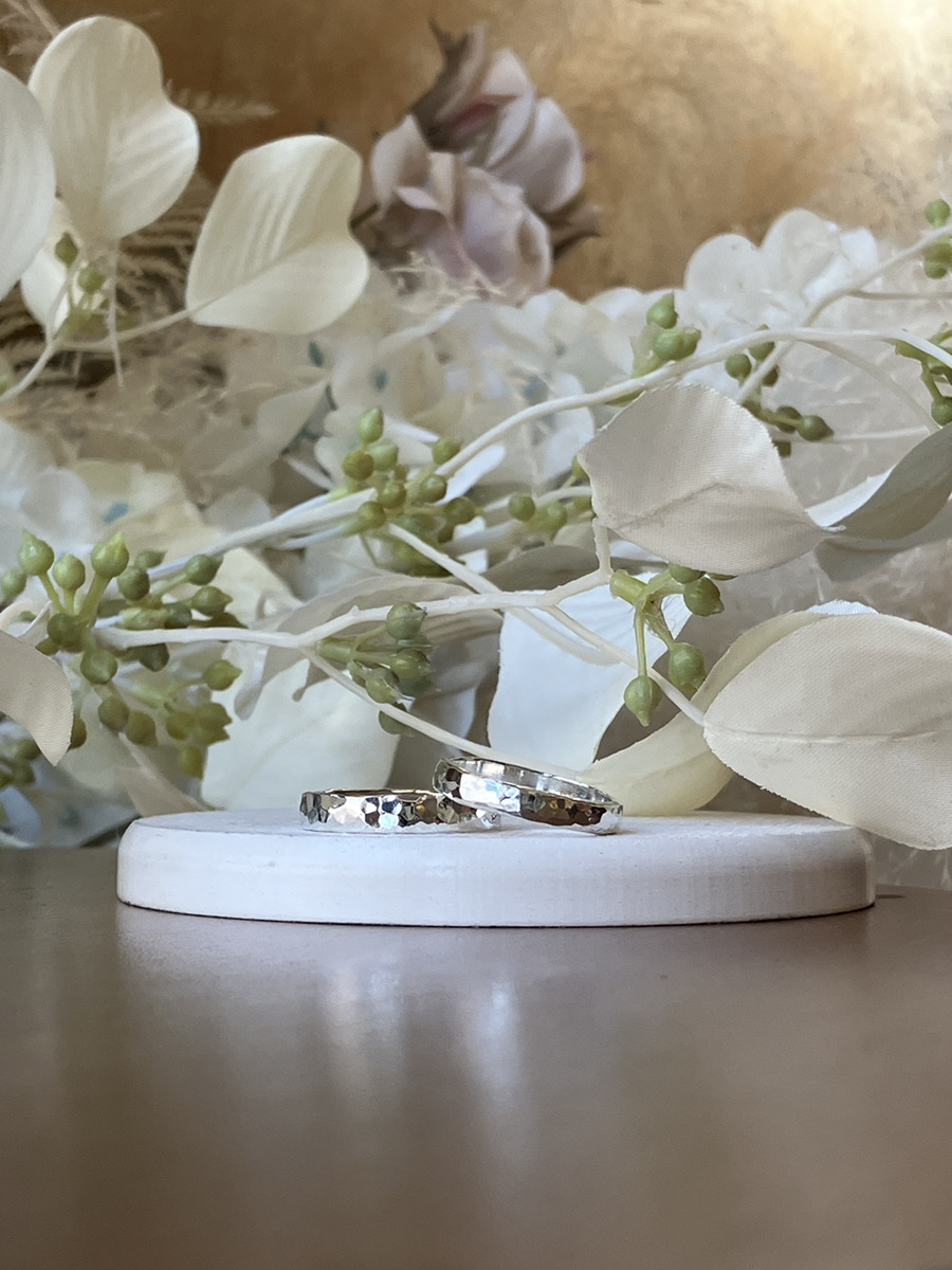 手作りペアリング（シルバー） 平打ち（内甲丸） ハンマー ３mm レーザー刻印