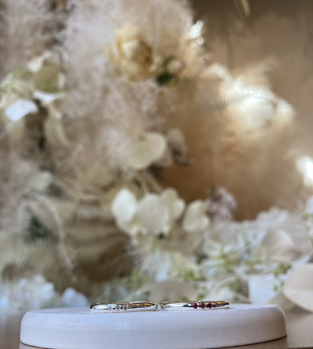 手作りペアリング（シルバー） 甲丸 鏡面 ２mm カラーレスダイヤモンド 7月 ルビー