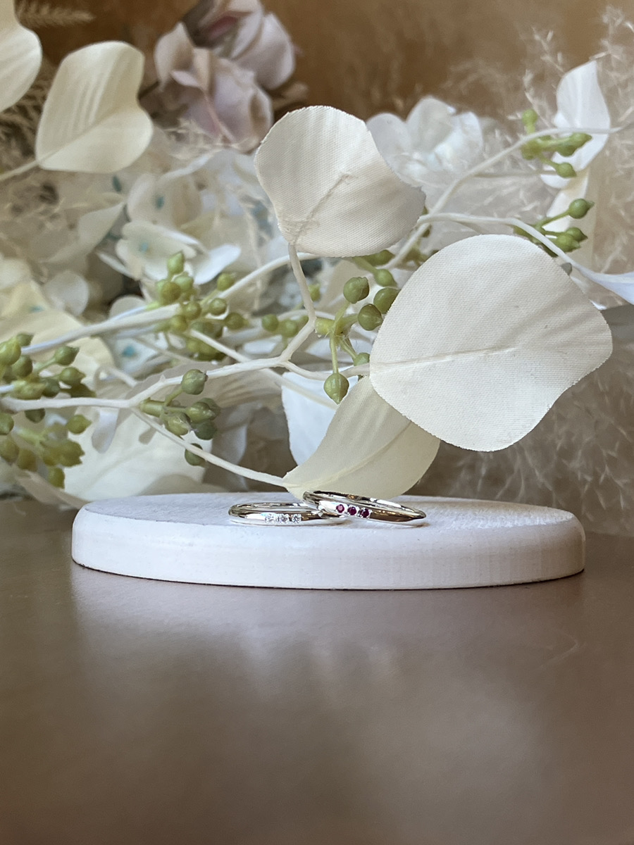 手作りペアリング（シルバー） 甲丸 鏡面 ２mm カラーレスダイヤモンド 7月 ルビー