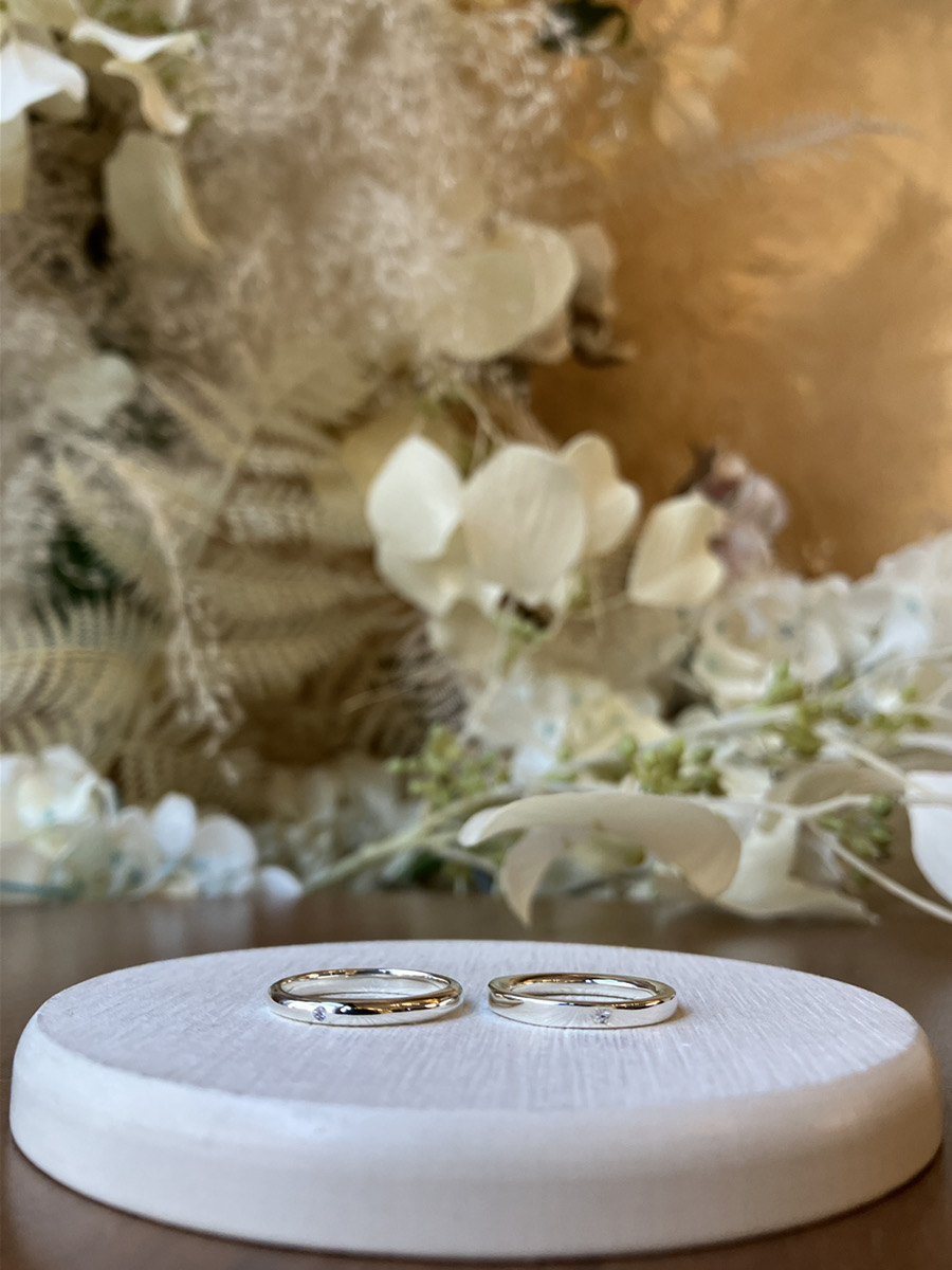 手作りペアリング（シルバー） 甲丸 平打ち（内甲丸） 鏡面 ２mm 9月 サファイア 12月 タンザナイト