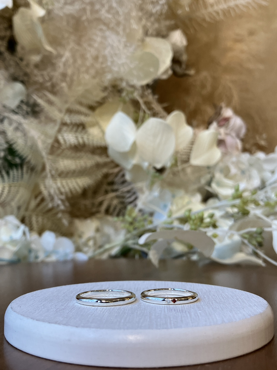 手作りペアリング（シルバー） 甲丸 鏡面 ２mm カラーレスダイヤモンド 1月 ガーネット レーザー刻印