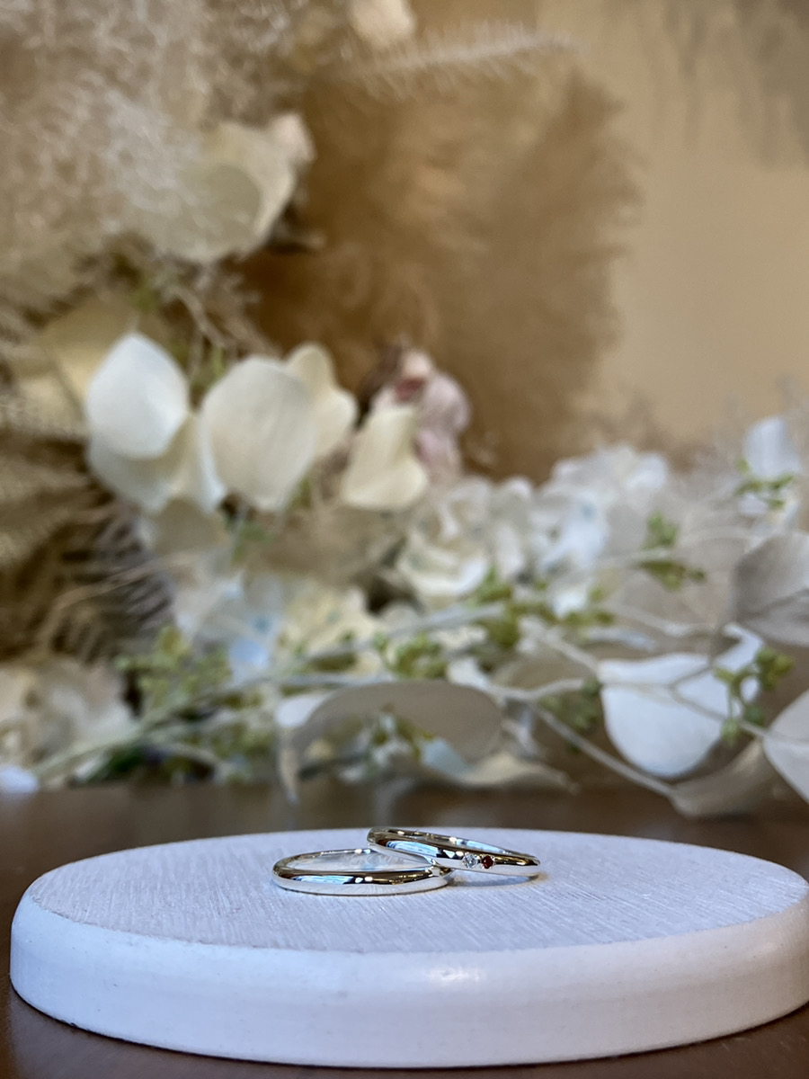 手作りペアリング（シルバー） 甲丸 鏡面 ２mm カラーレスダイヤモンド 1月 ガーネット レーザー刻印