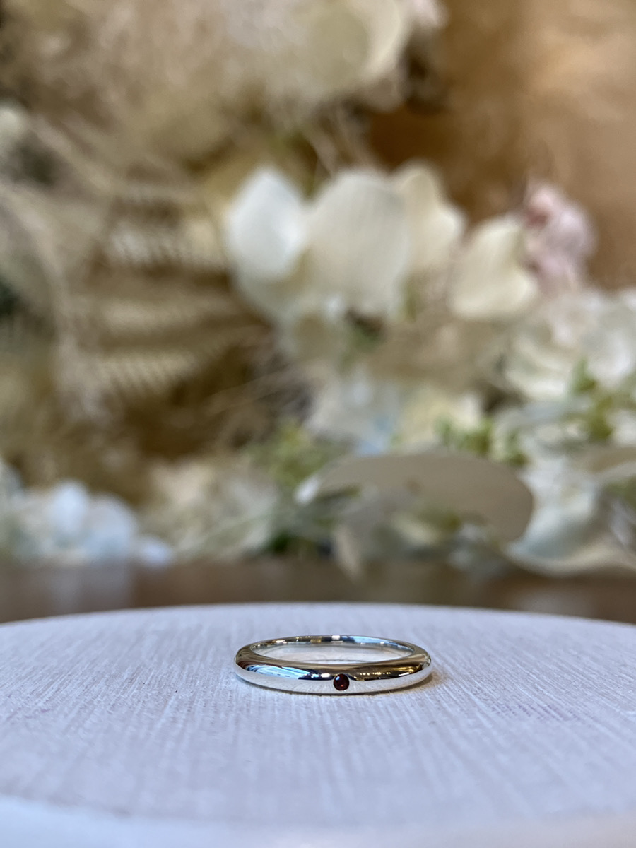 手作りペアリング（シルバー） 甲丸 鏡面 ２mm 1月 ガーネット