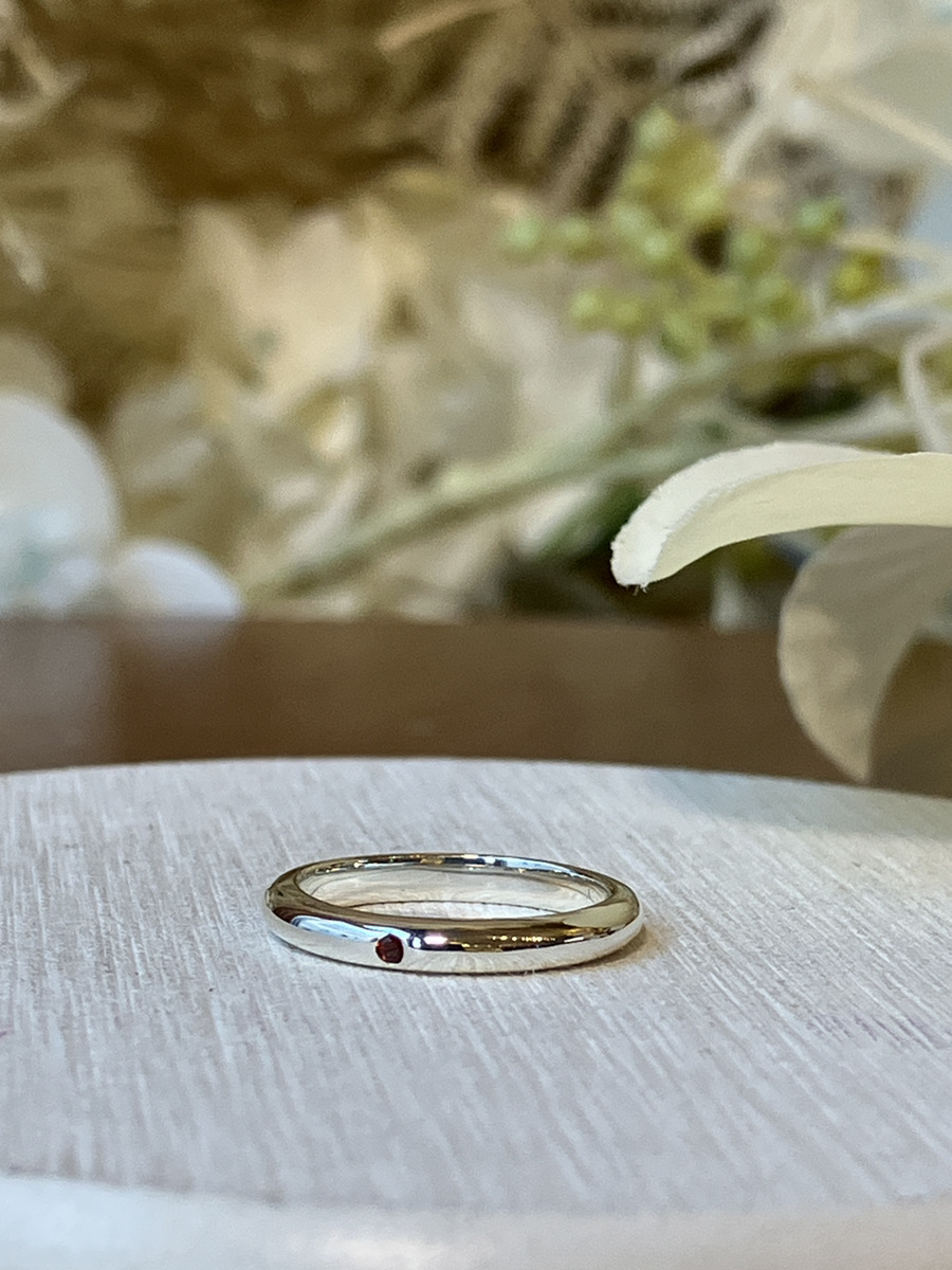 手作りペアリング（シルバー） 甲丸 鏡面 ２mm 1月 ガーネット