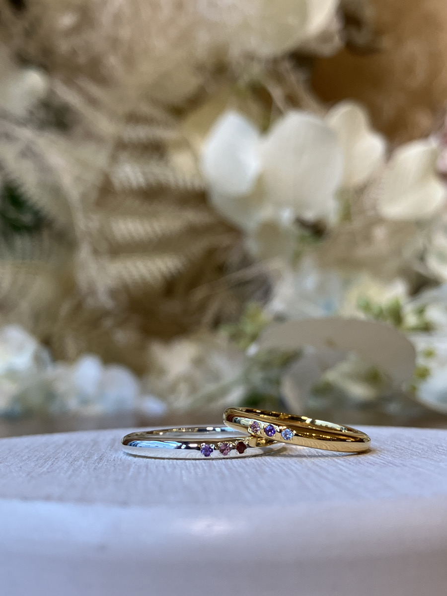 手作りペアリング（シルバー） 甲丸 鏡面 ２mm 1月 ガーネット 2月 アメシスト 10月 トルマリン 12月 タンザナイト カラーリング（アンティークゴールド）